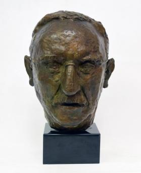 Bust of Gustav Oberlaender